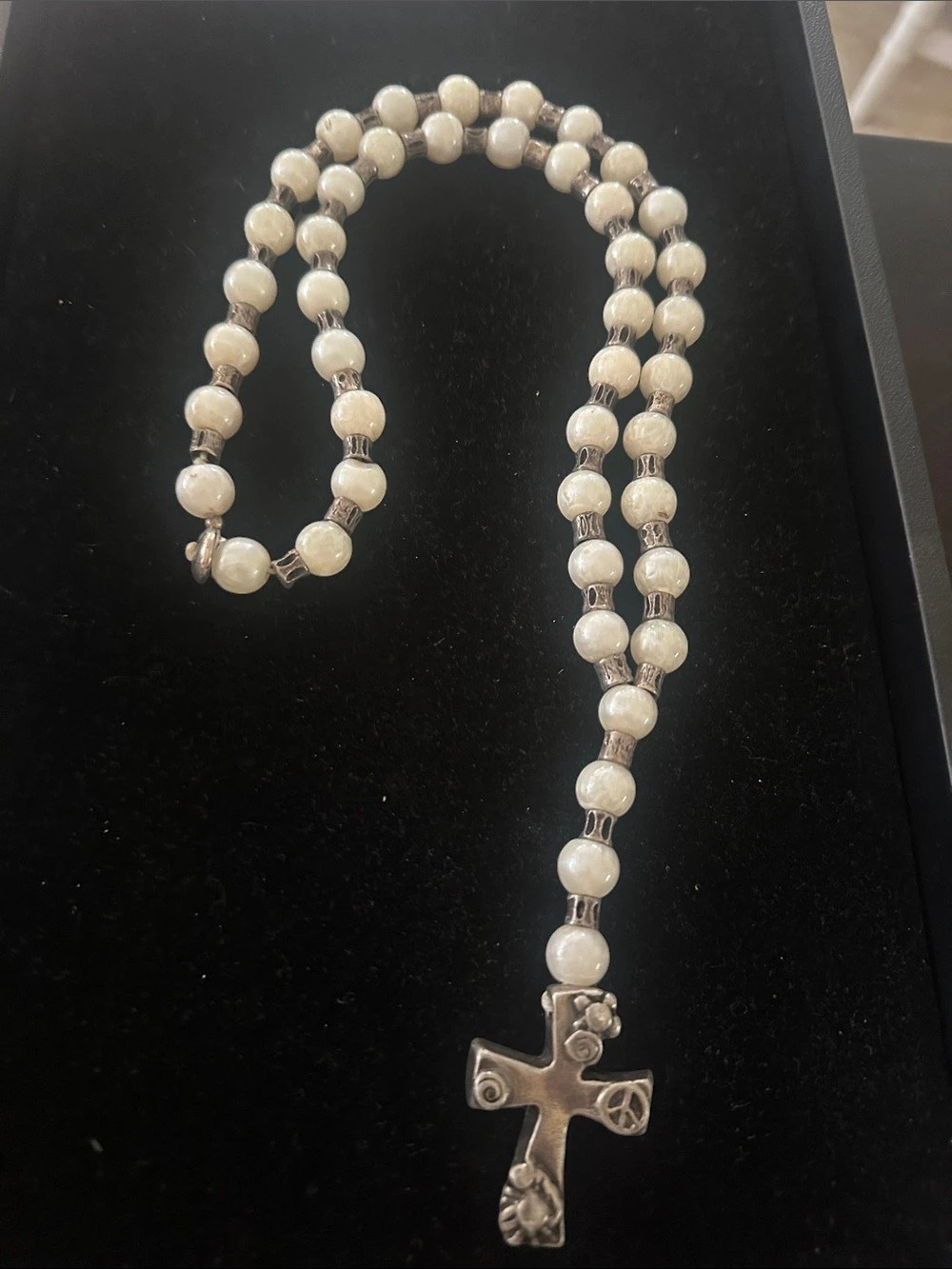UNOde50 Beaded Cross Pendant Necklace in White & Silver